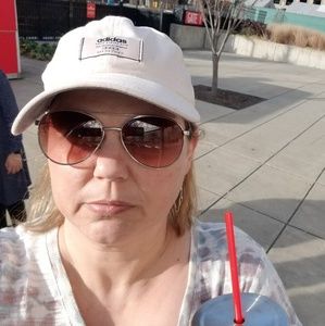 Meet your Posher, Cassandra